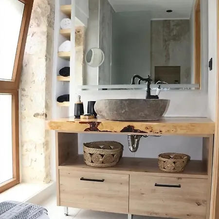 Elvira Luxury Villa *